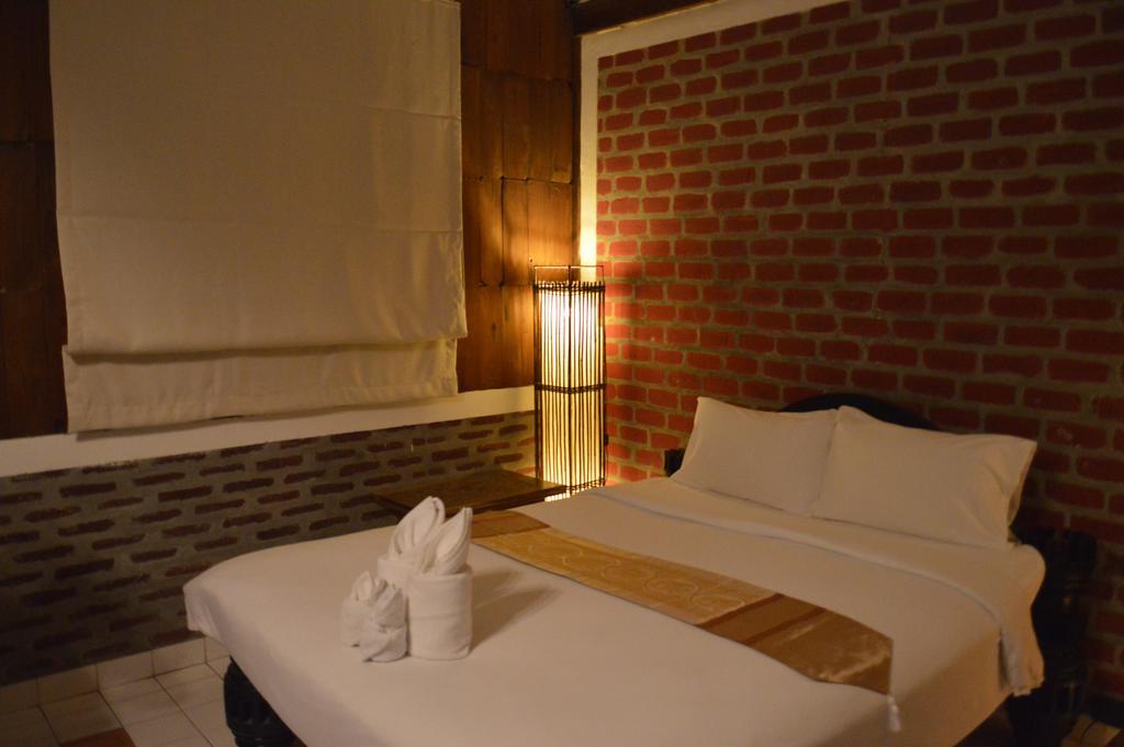 Baan Thai Homestay by bGb Villas Pantai Kata Bagian luar foto
