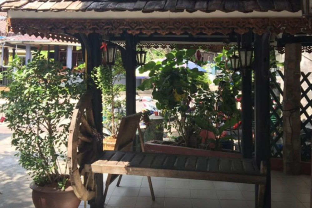Baan Thai Homestay by bGb Villas Pantai Kata Bagian luar foto