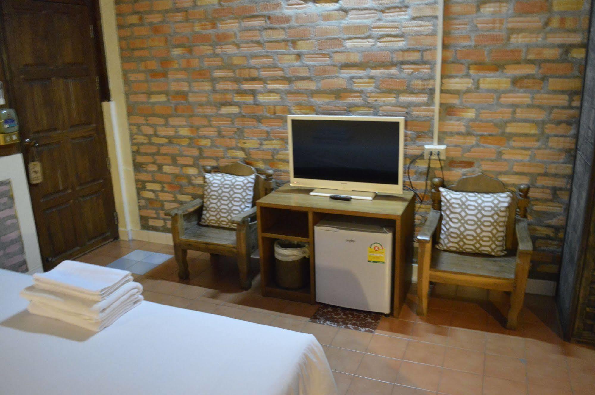 Baan Thai Homestay by bGb Villas Pantai Kata Bagian luar foto