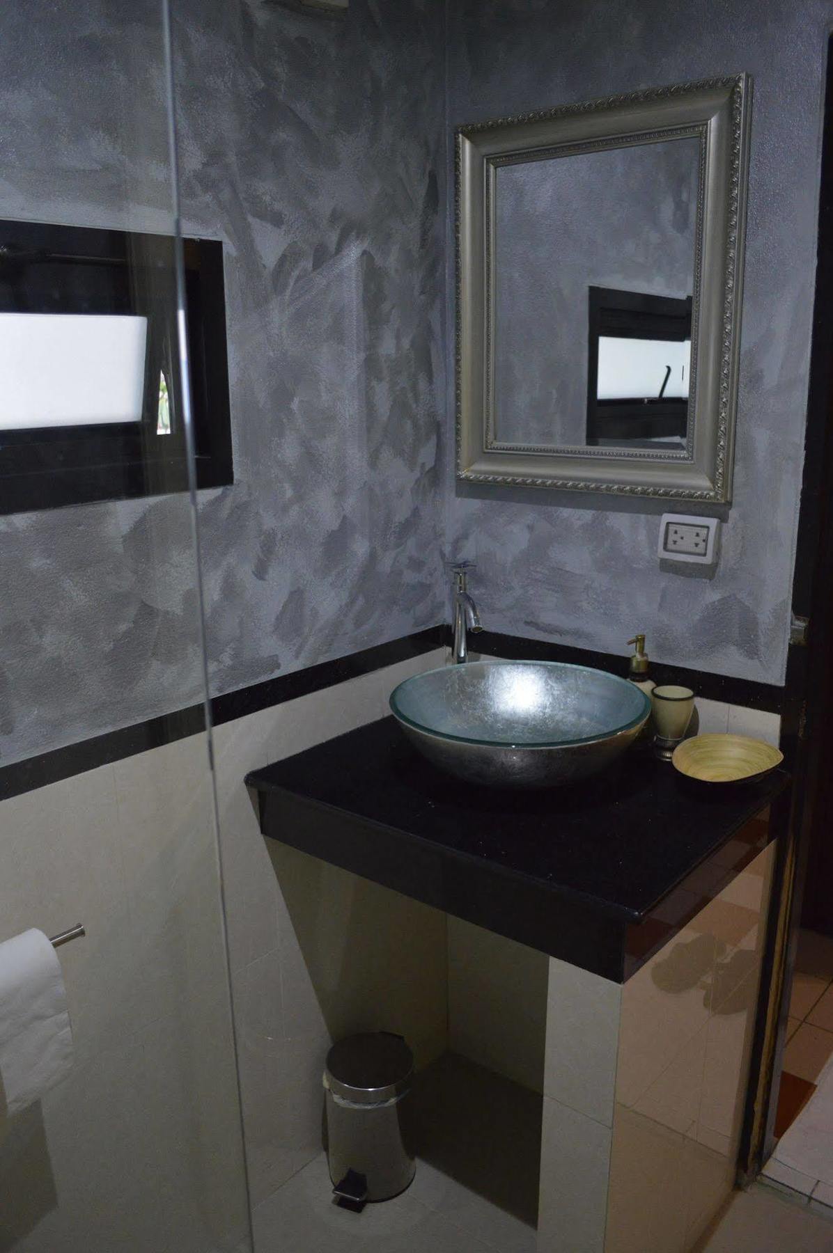 Baan Thai Homestay by bGb Villas Pantai Kata Bagian luar foto