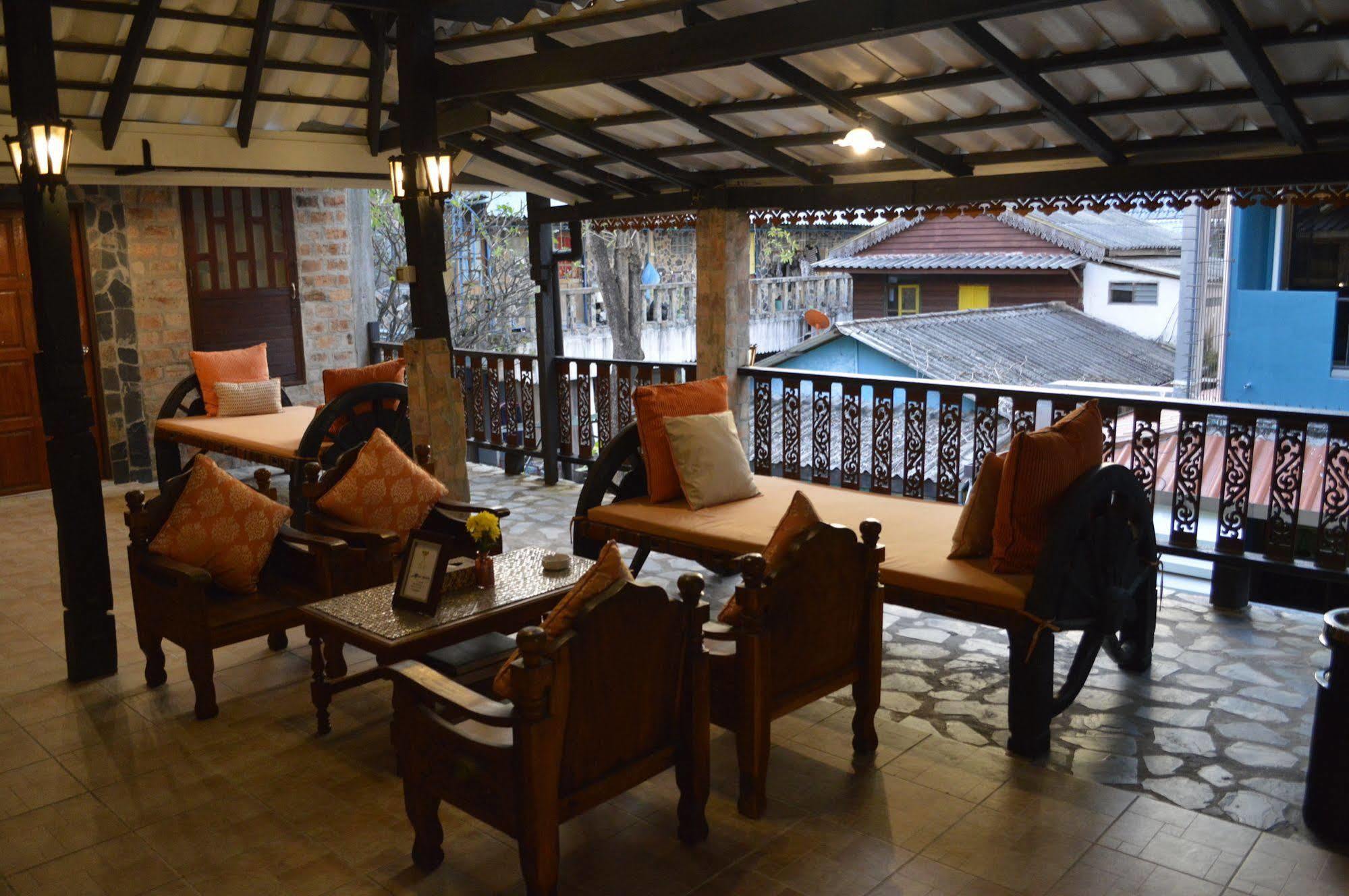 Baan Thai Homestay by bGb Villas Pantai Kata Bagian luar foto