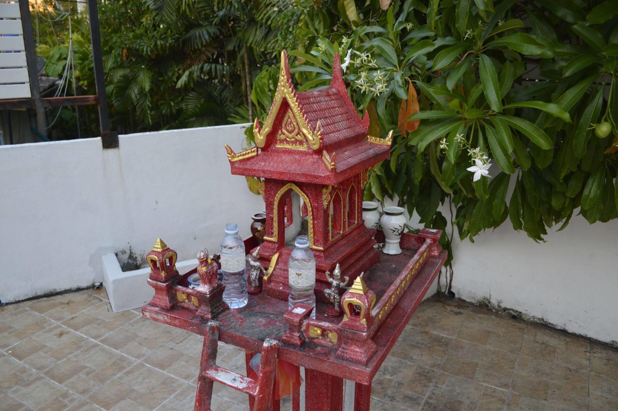 Baan Thai Homestay by bGb Villas Pantai Kata Bagian luar foto